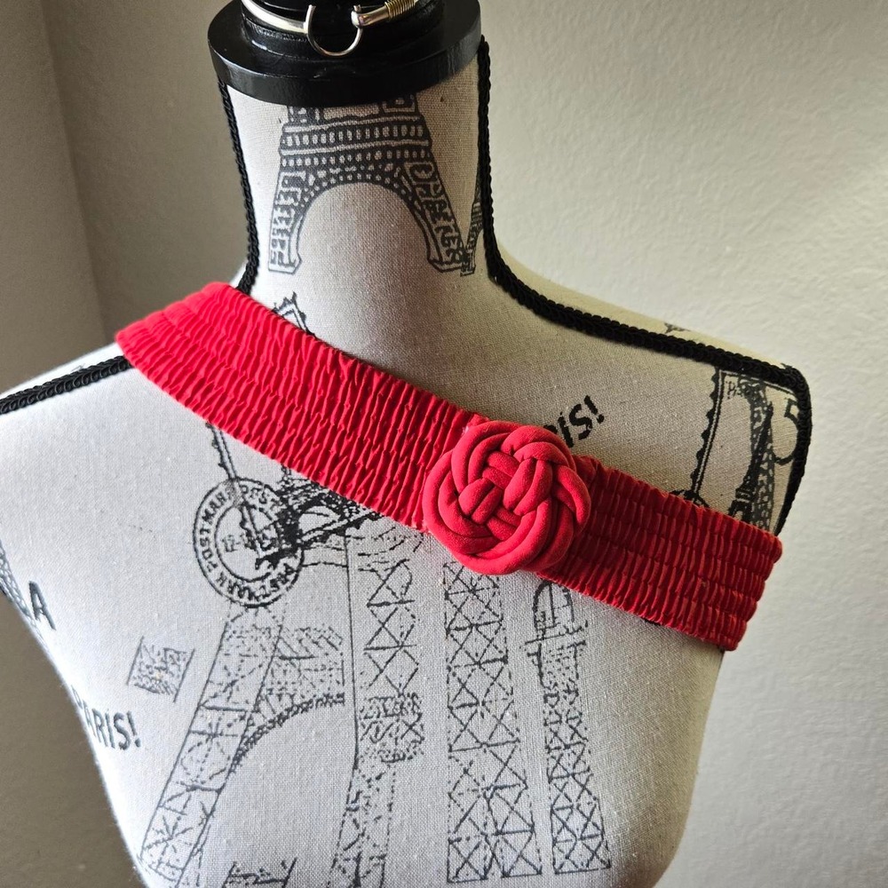 Vintage 70s red Goodheart NYC Stretchy Belt w/flower buckle